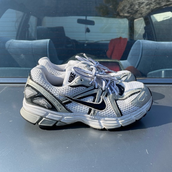 chunky tennis shoes nike